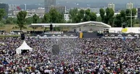 Vjernici na misi na Hipodromu